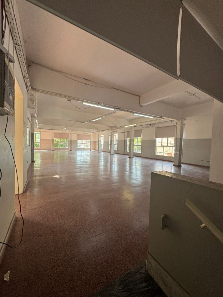 Alquiler local amplio destino.Primer piso san Miguel 