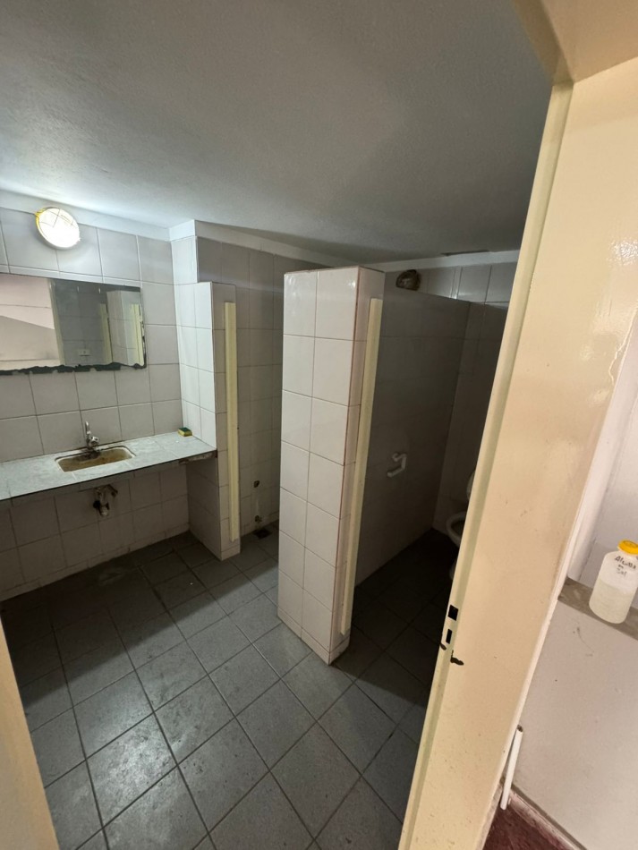 Alquiler local amplio destino.Primer piso san Miguel 