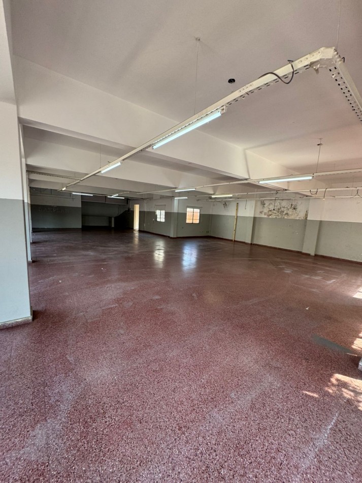 Alquiler local amplio destino.Primer piso san Miguel 