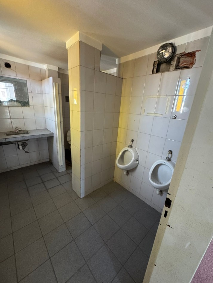 Alquiler local amplio destino.Primer piso san Miguel 