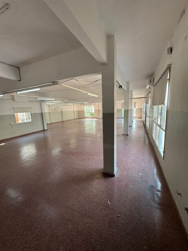 Alquiler local amplio destino.Primer piso san Miguel 