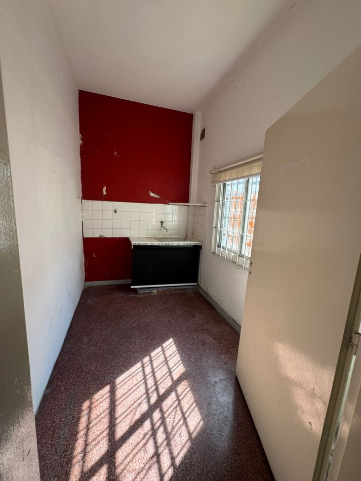 Alquiler local amplio destino.Primer piso san Miguel 