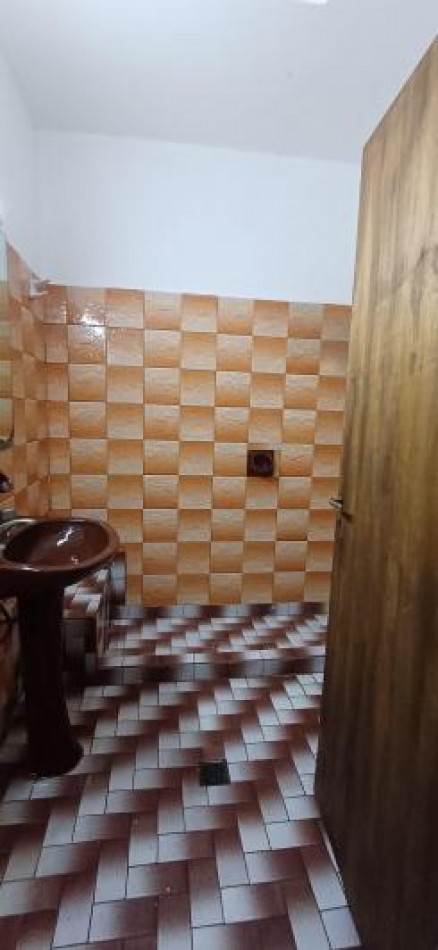 Alquiler casa con pileta 5 cocheras Jose C Paz 