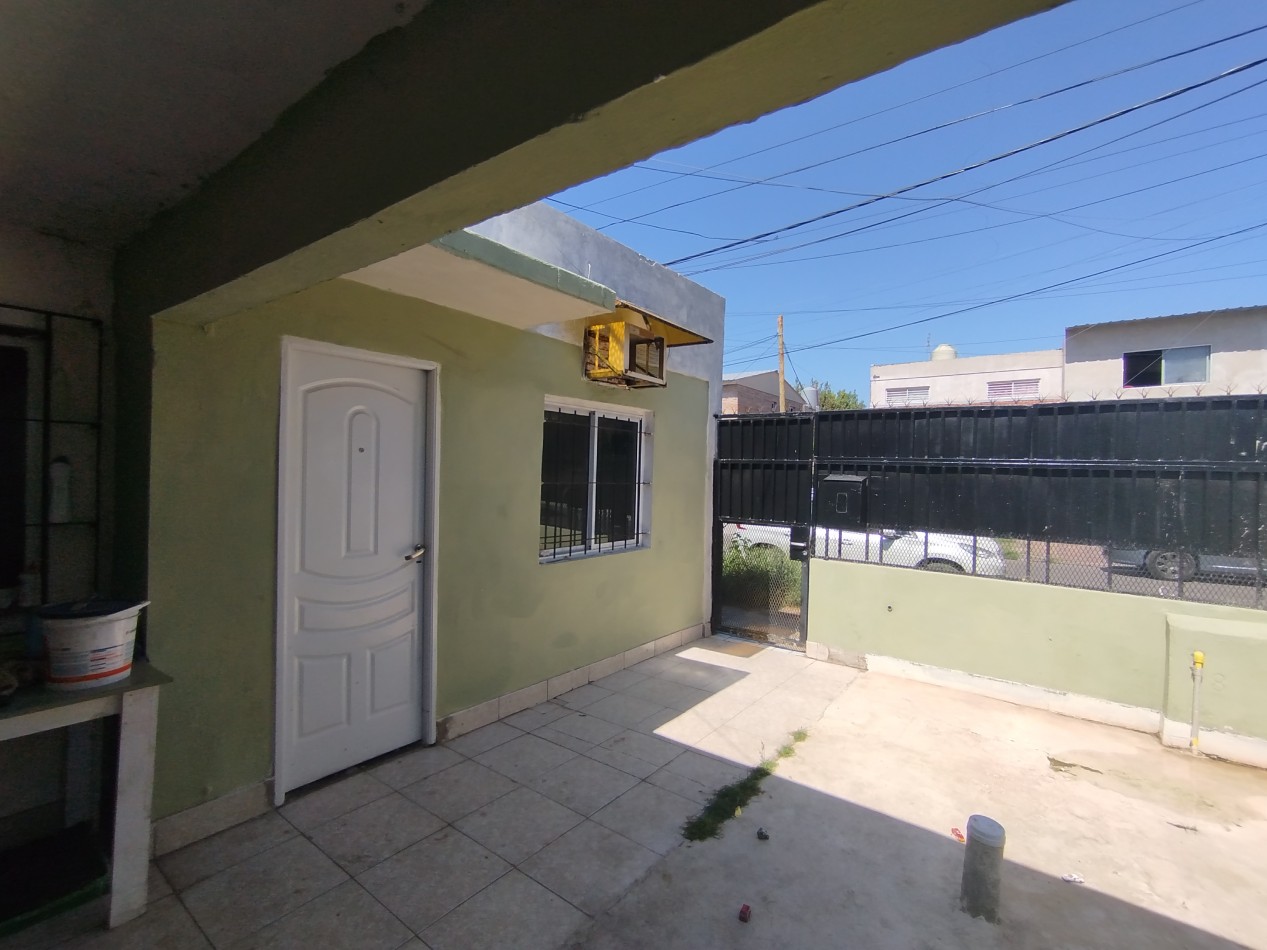 Venta Dos Casas Local muy buena ubicacion Jose C Paz 