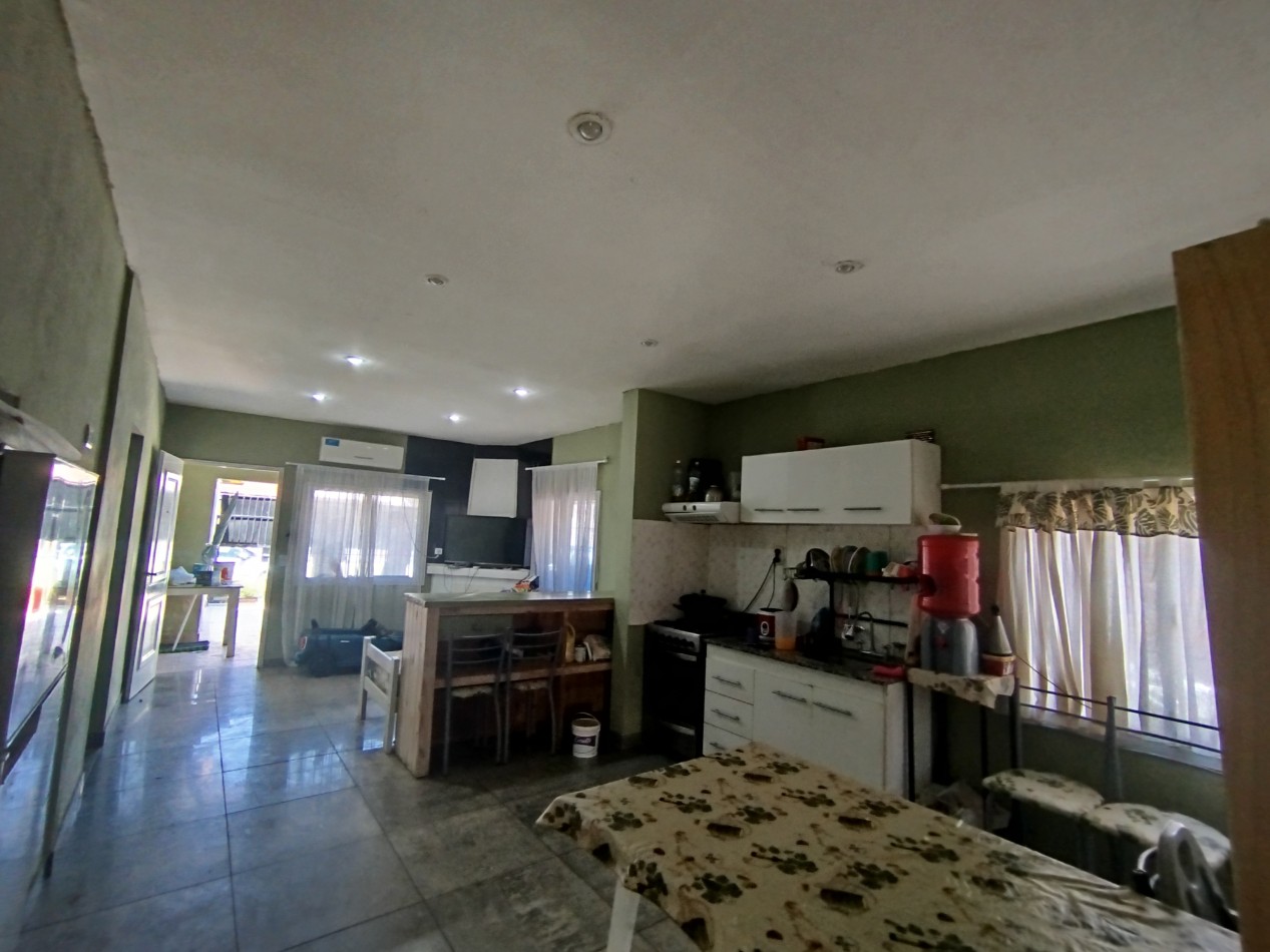 Venta Dos Casas Local muy buena ubicacion Jose C Paz 