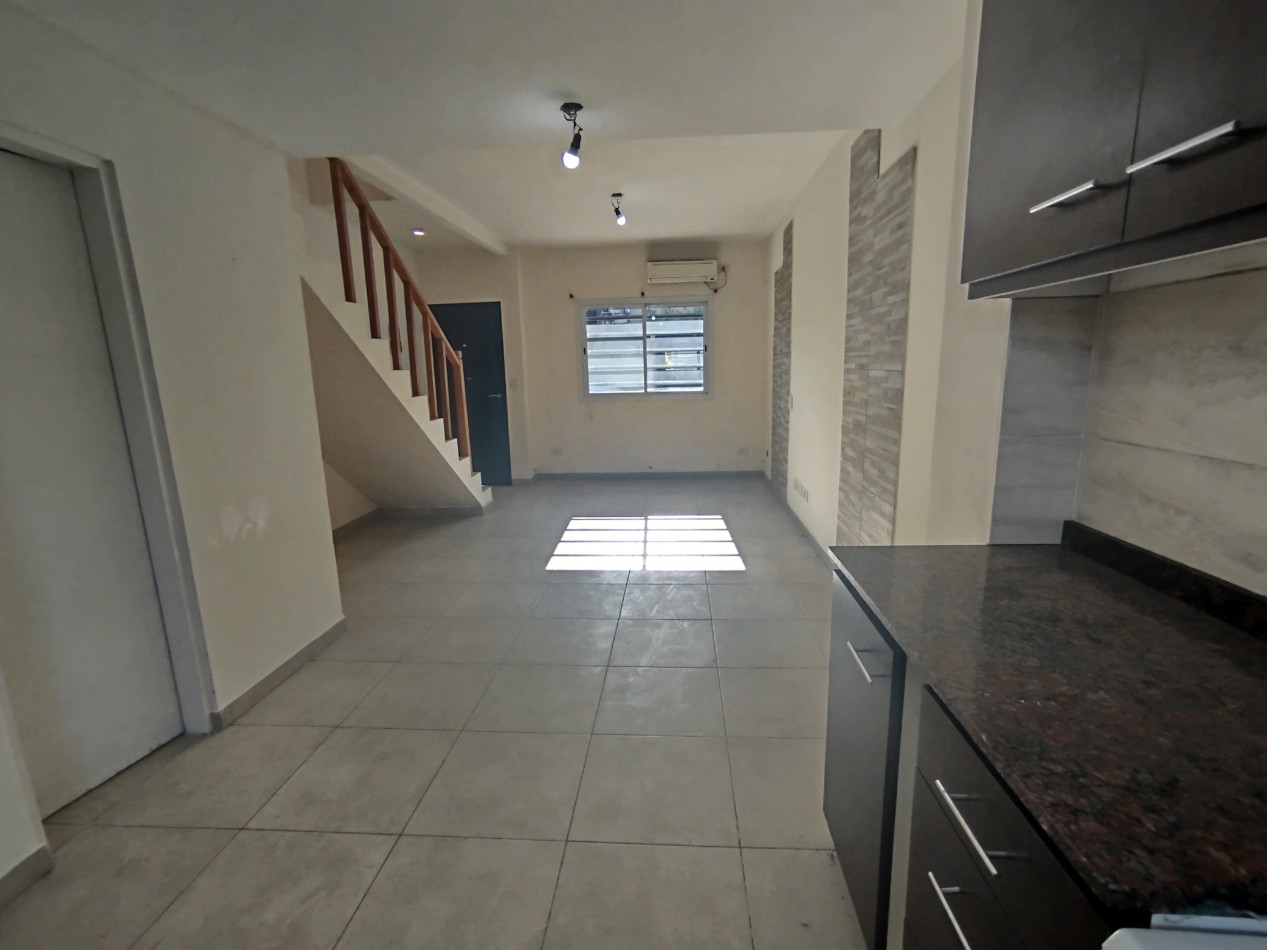 Venta Casa Triplex Jose C Paz Financia 