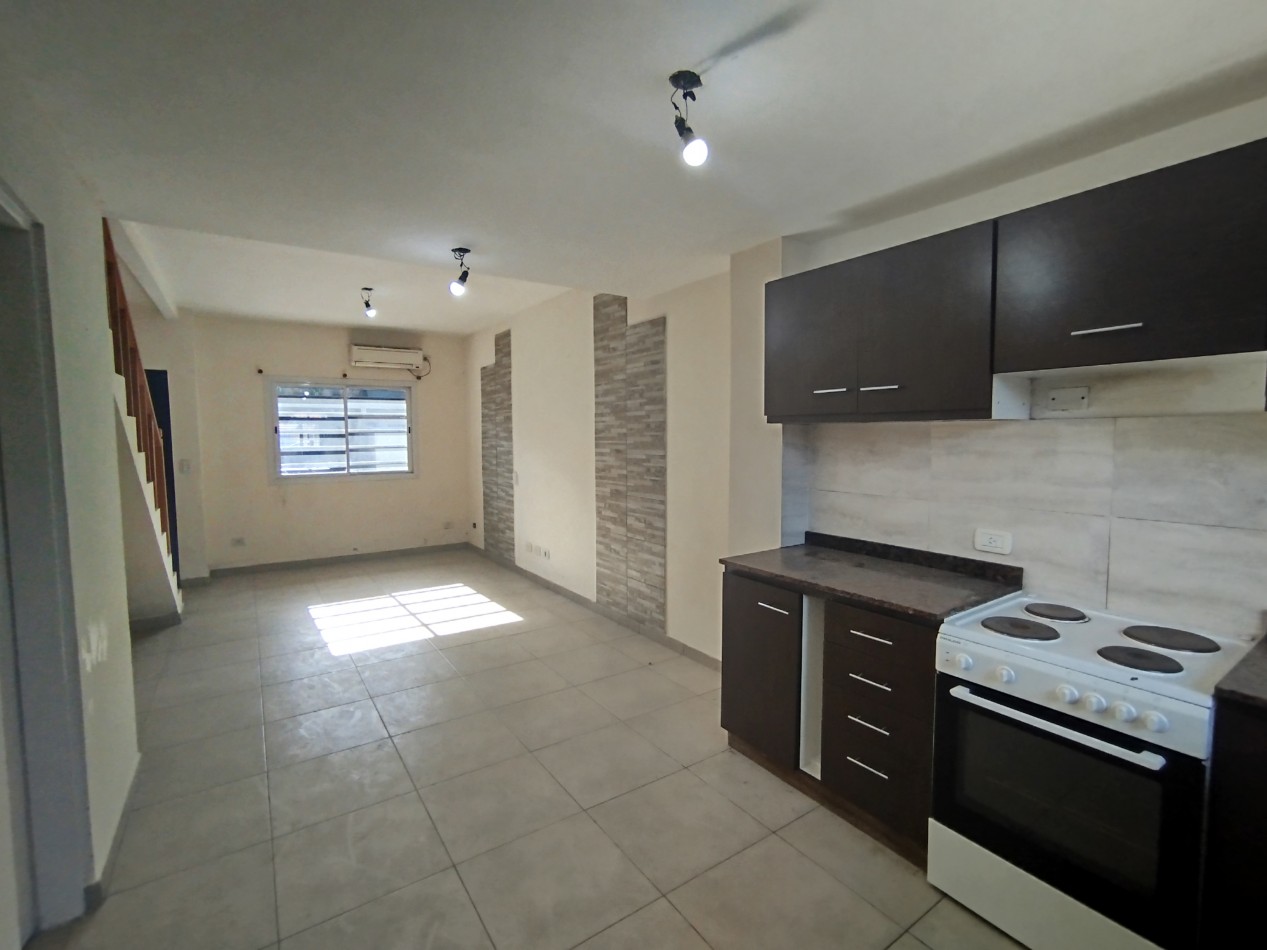 Venta Casa Triplex Jose C Paz Financia 