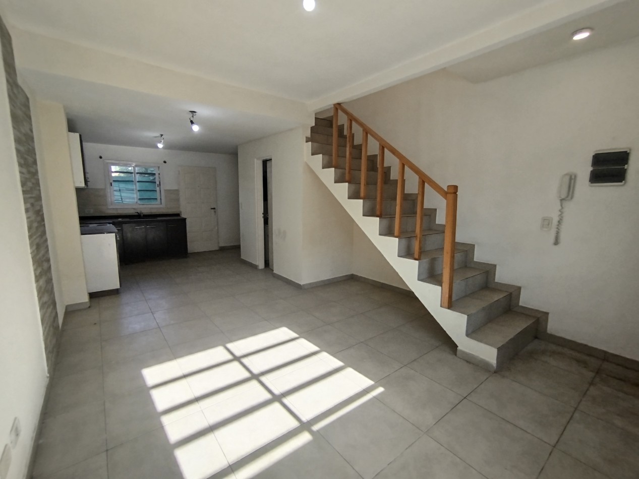 Venta Casa Triplex Jose C Paz Financia 