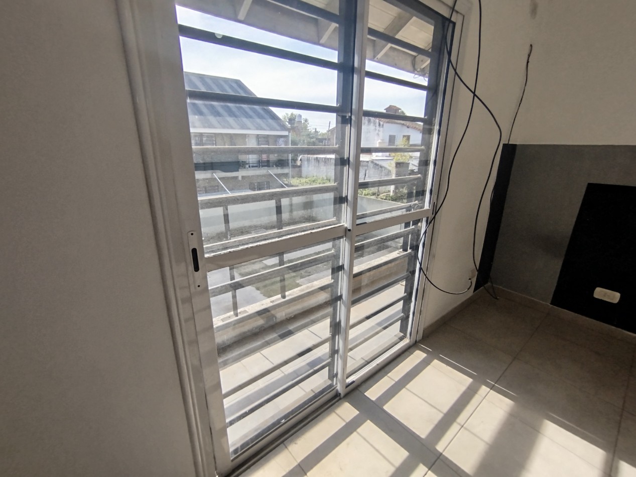 Venta Casa Triplex Jose C Paz Financia 