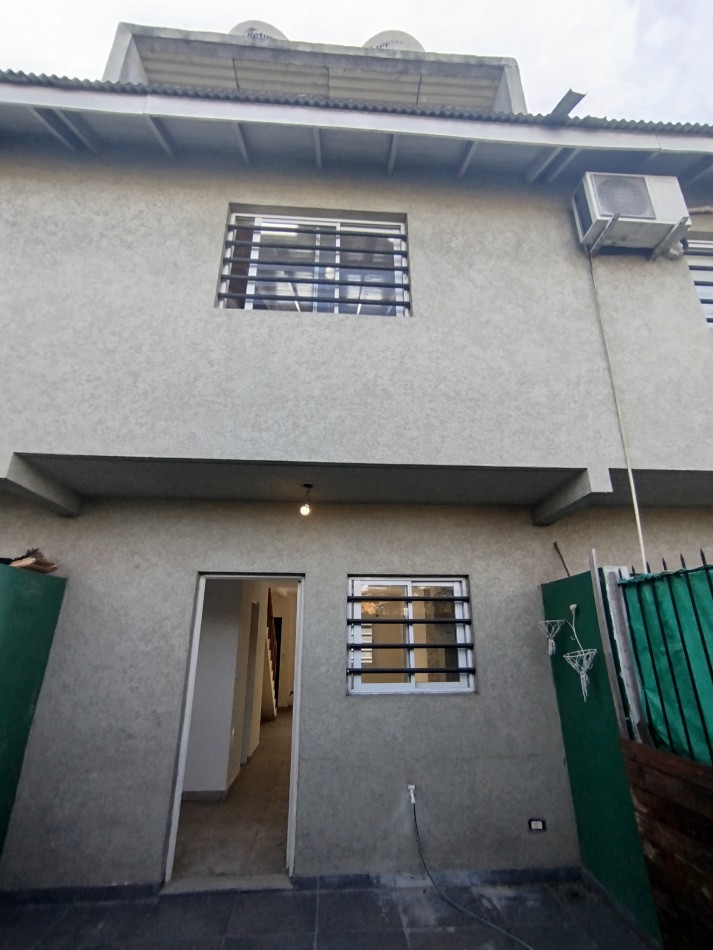 Venta Casa Triplex Jose C Paz Financia 