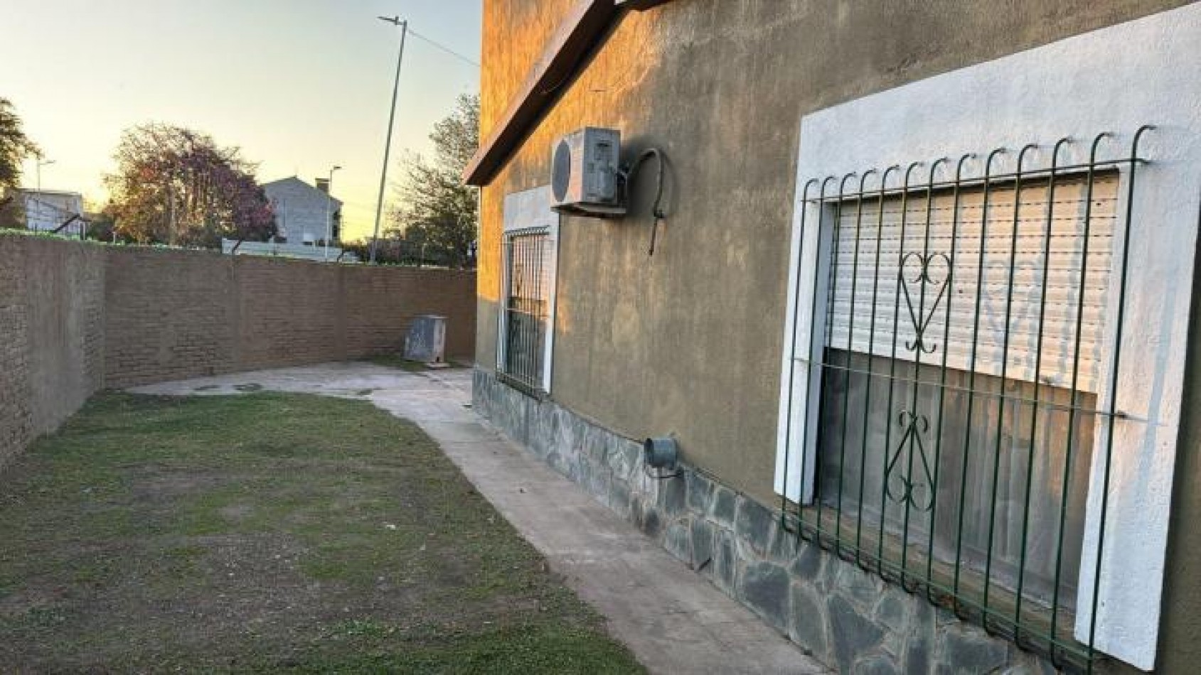 venta Casa y dos departamentos villa de mayo Malvinas argentinas 