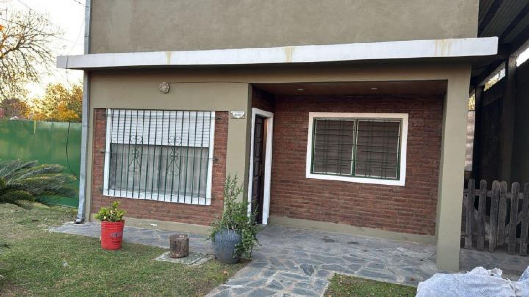 venta Casa y dos departamentos villa de mayo Malvinas argentinas 