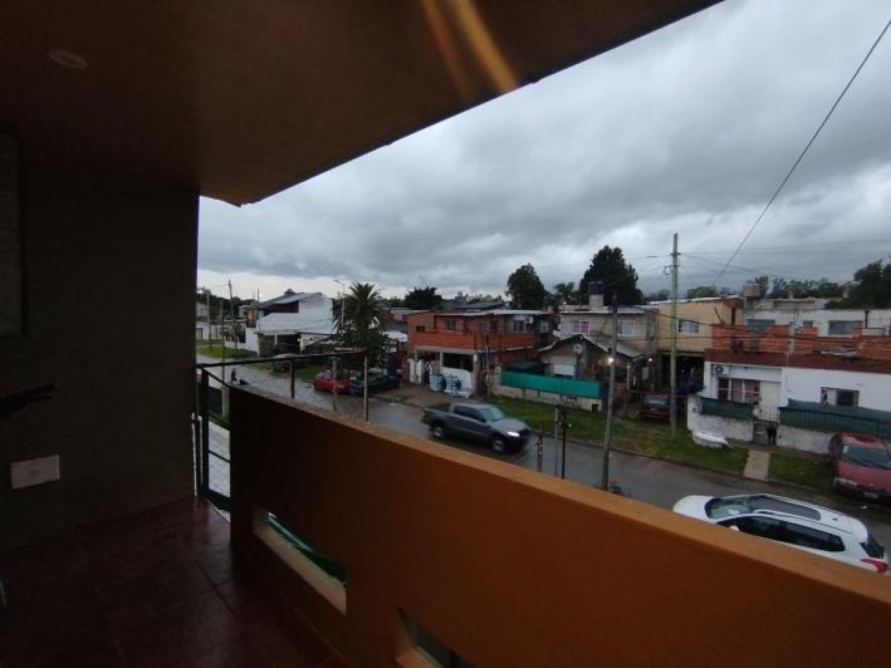 venta Casa y dos departamentos villa de mayo Malvinas argentinas 