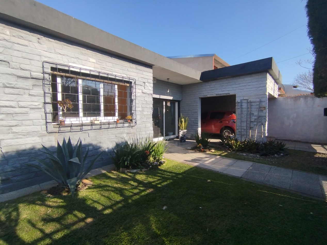 Venta casa cuatro ambientes pileta Apto credito san Miguel 