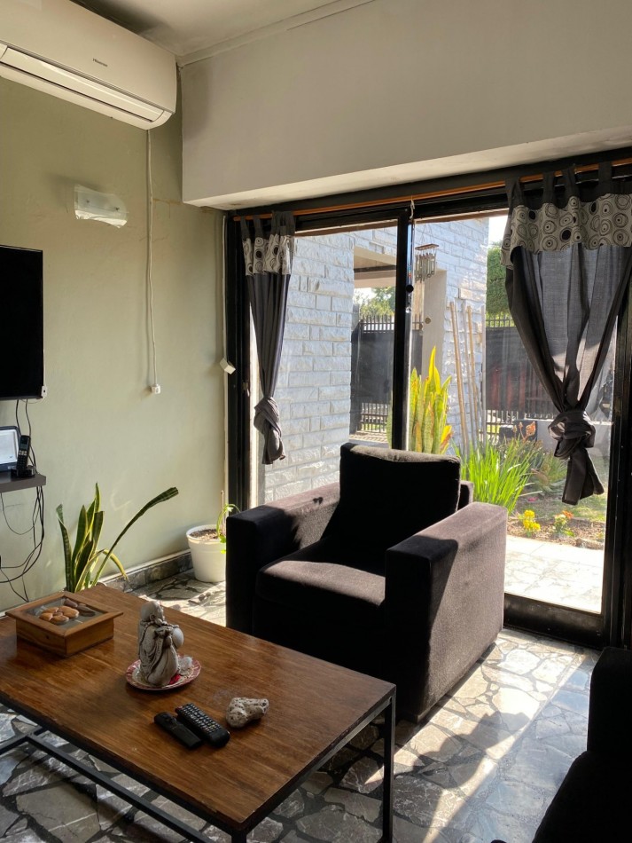 Venta casa cuatro ambientes pileta Apto credito san Miguel 