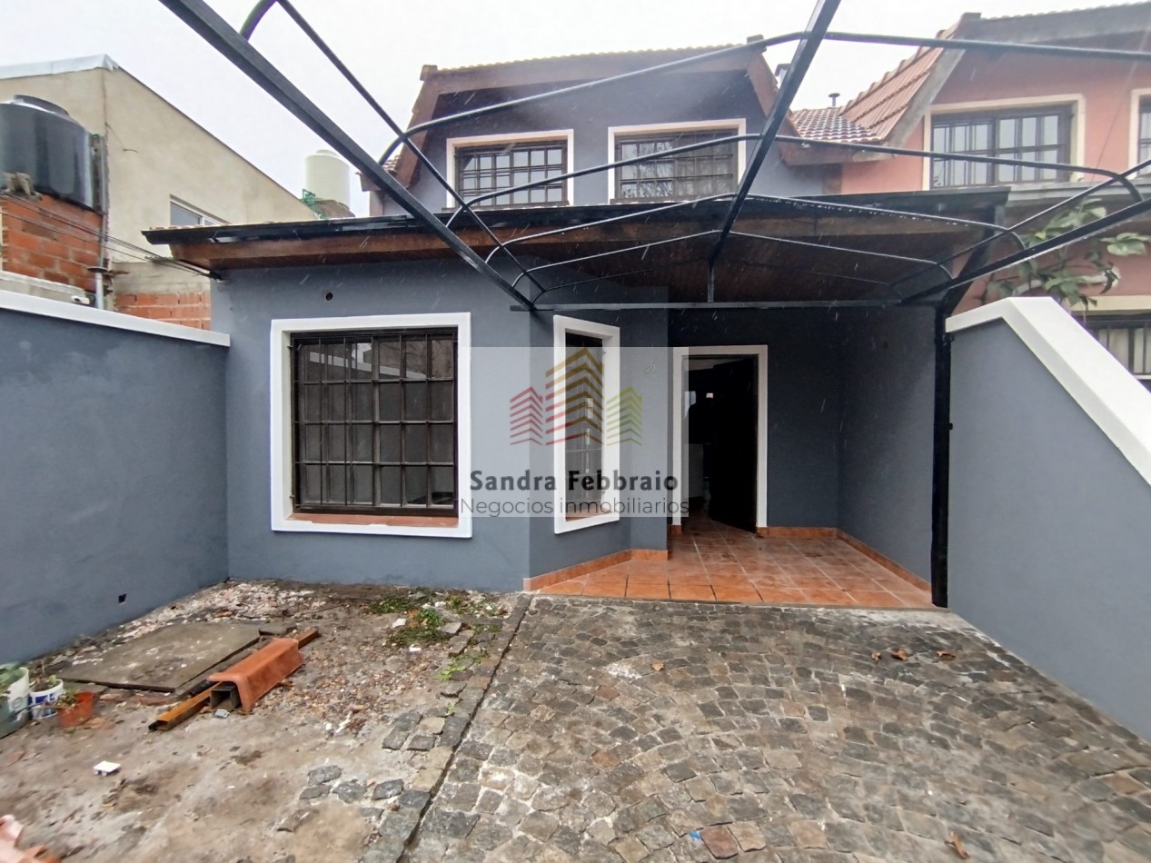 Venta casa estilo duplex cuatro ambientes san Miguel 
