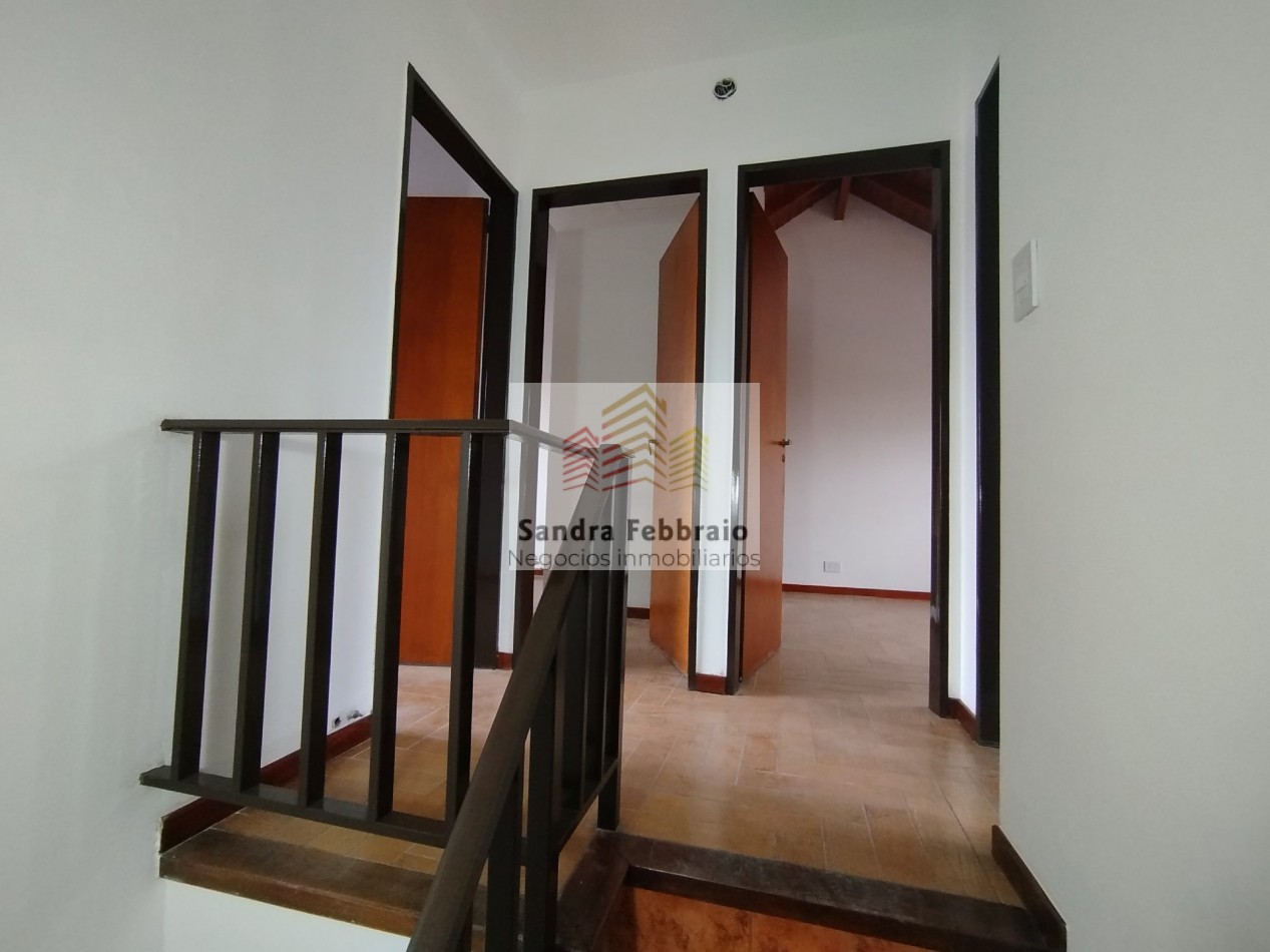 Venta casa estilo duplex cuatro ambientes san Miguel 