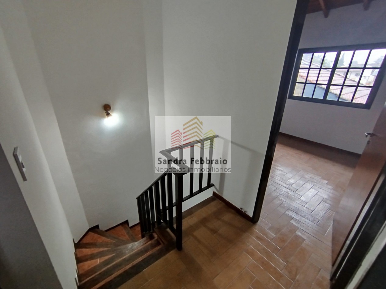 Venta casa estilo duplex cuatro ambientes san Miguel 