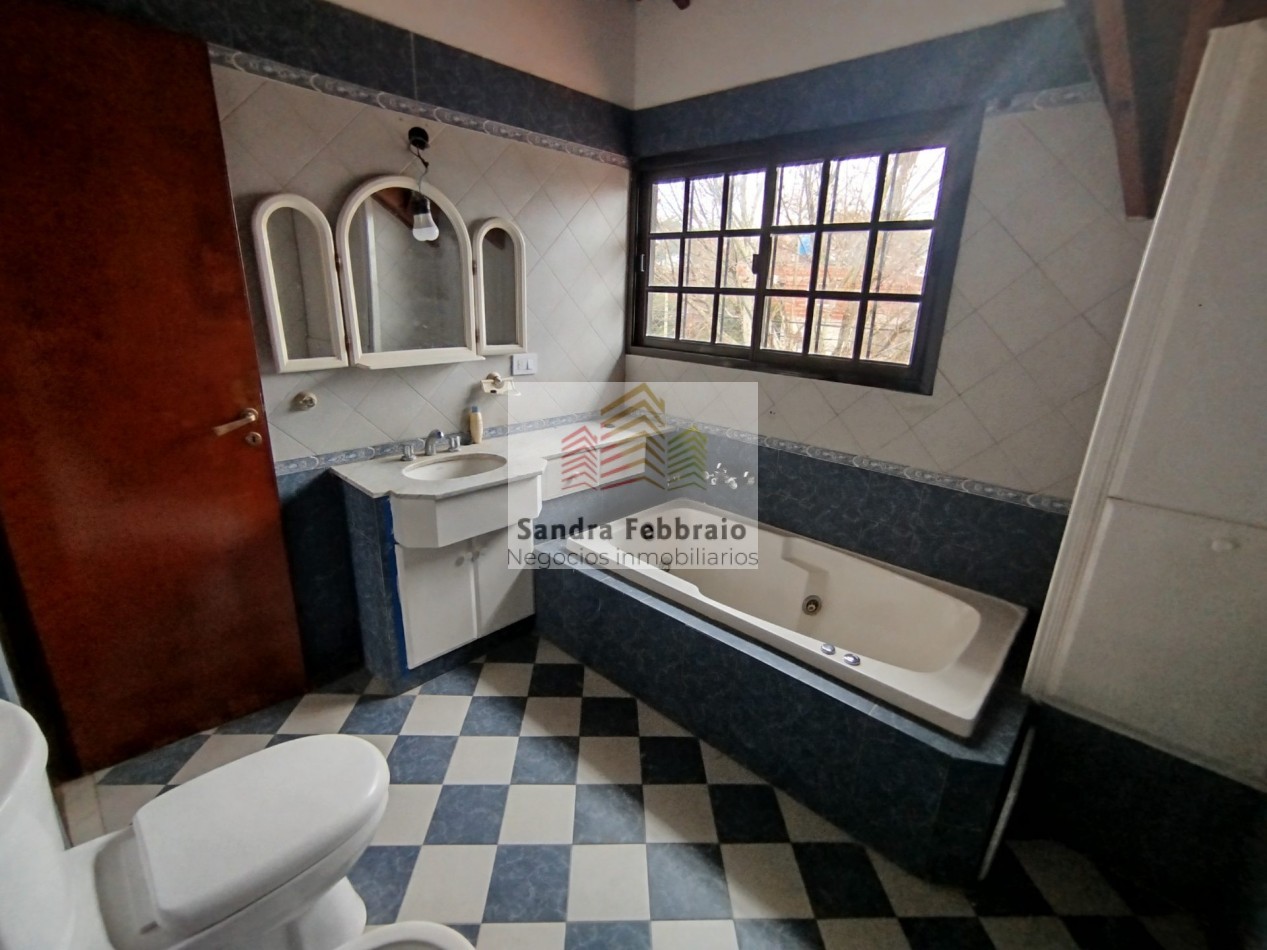 Venta casa estilo duplex cuatro ambientes san Miguel 