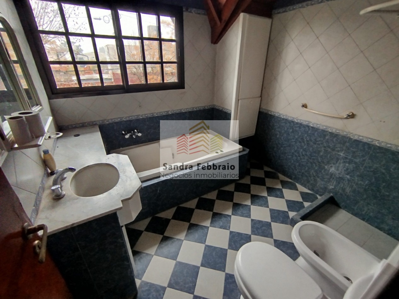 Venta casa estilo duplex cuatro ambientes san Miguel 