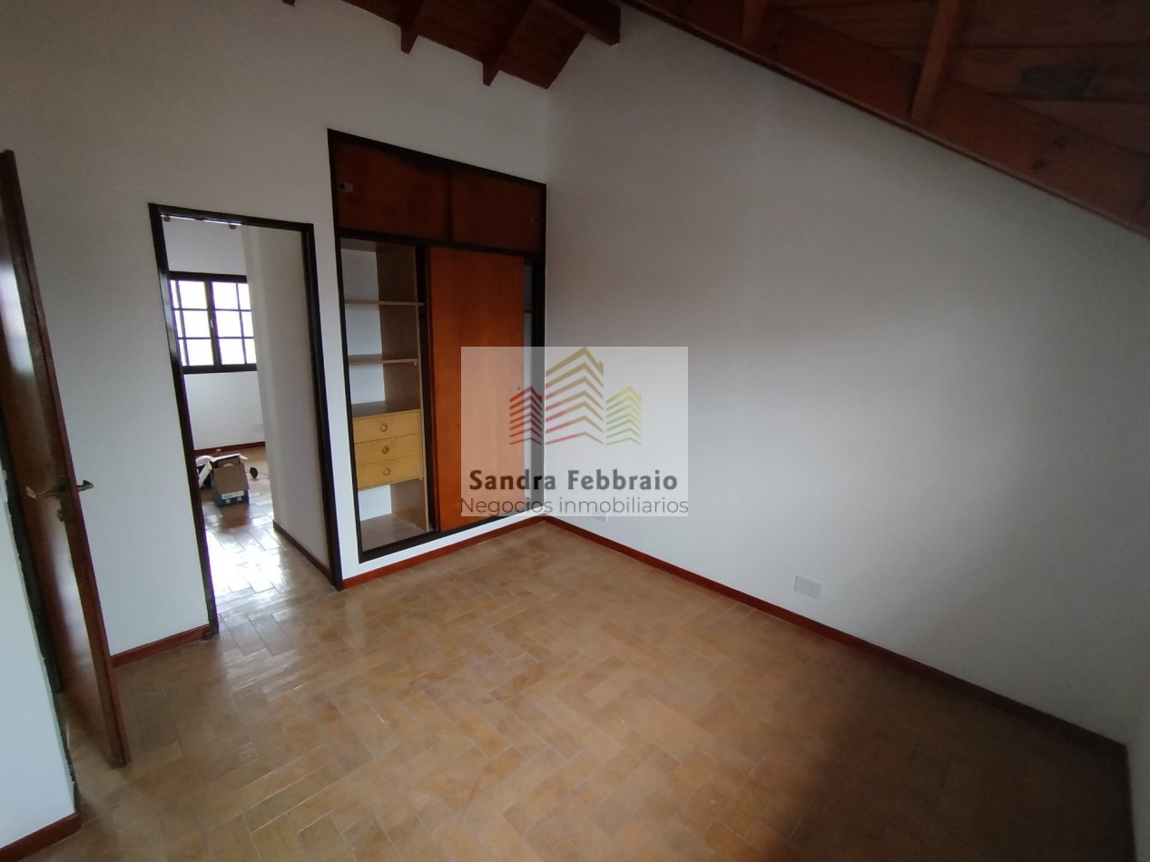 Venta casa estilo duplex cuatro ambientes san Miguel 