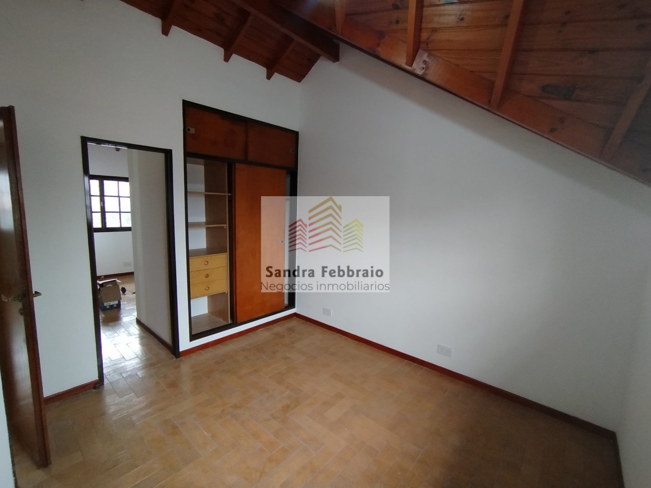 Venta casa estilo duplex cuatro ambientes san Miguel 